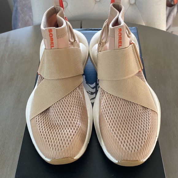 Sorel Explorer Defy Mid Shoe - Picture 2 of 11